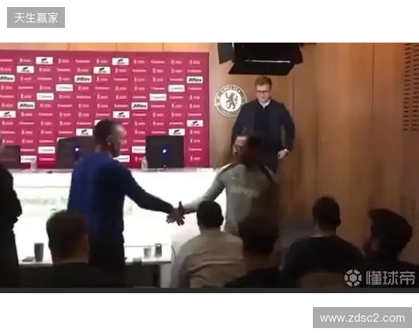有风度,罗塞尼尔在切尔西首场发布会前与在场所有记者一一握手 有风度,罗塞尼尔在切尔西首场发布会前与在场所有记者一一握手